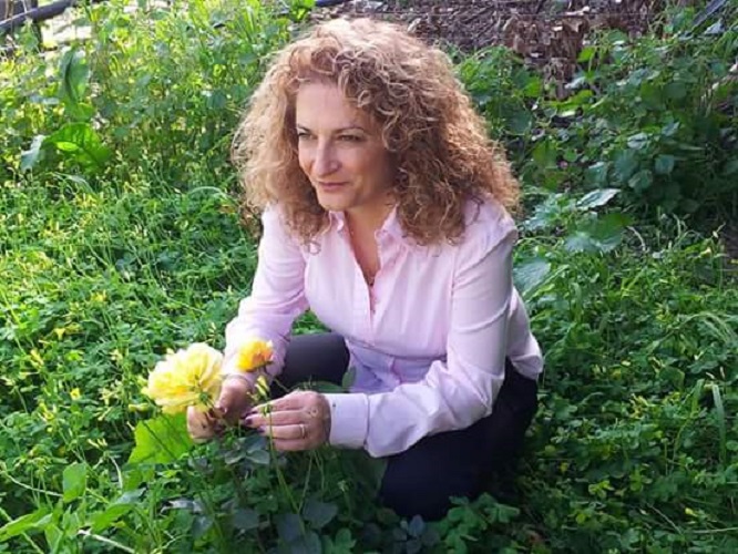 “La custode del miele e delle api” di Cristina Caboni: una storia di coraggio ambientata in una magica Sardegna