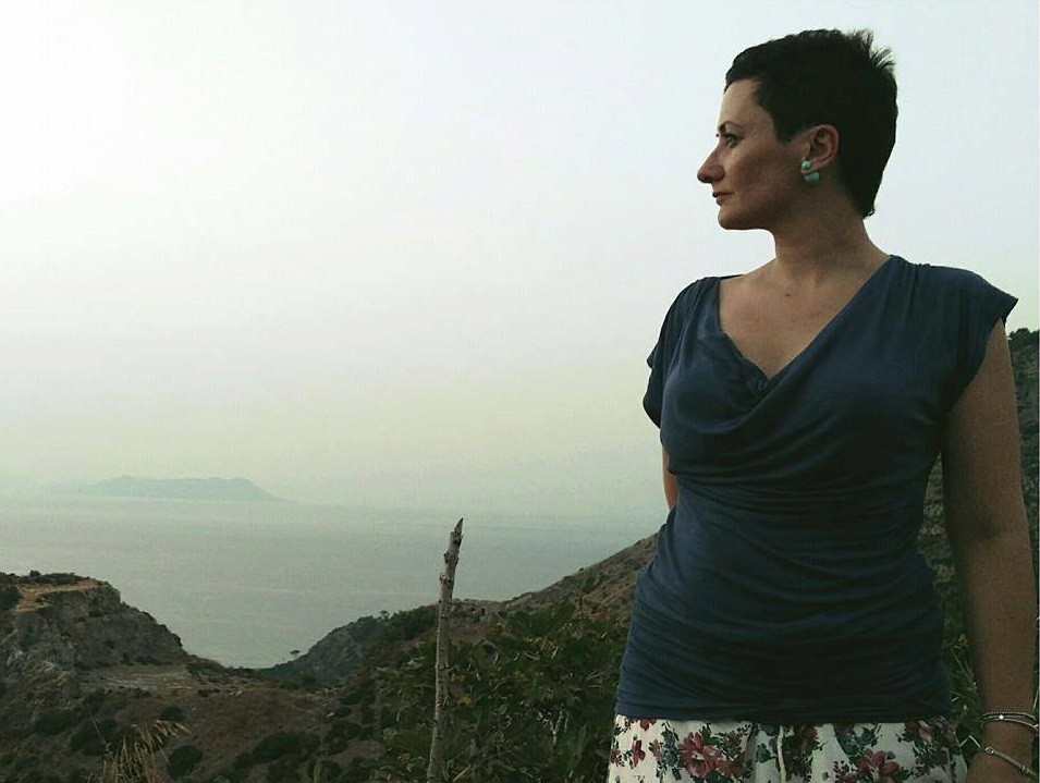 Intervista di Emma Fenu a Elisabetta Calabrese: l’ostetrica ha affrontato un raro tumore all’utero e si sente Madre