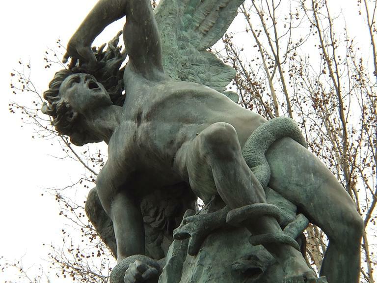 Il mistero dell’Angel Caido di Madrid: la statua di Lucifero si ispira al Paradiso Perduto di John Milton