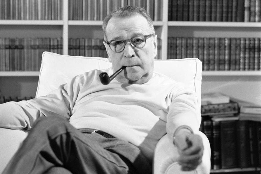 “La camera azzurra” di Georges Simenon: il grigio di un’esistenza senza passioni e la ricerca della felicità