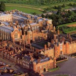 Hampton Court e le sue storie di fantasmi e crudeltà sulla regina Catherine Howard