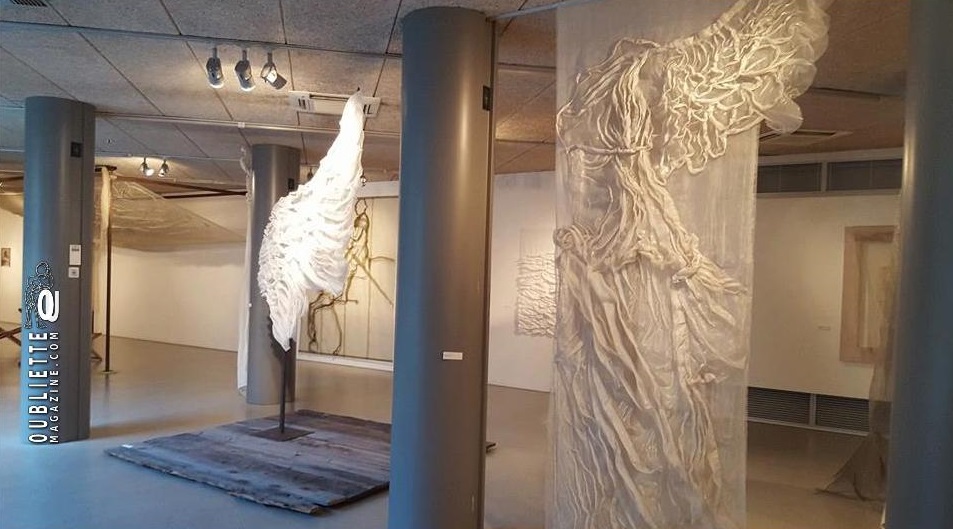 “Levità” di Leda Guerra: i tessuti diventano sculture, sino al 22 maggio 2016 in Galleria Cavour a Padova