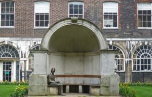 Statua di John Keats al Guy's Hospital scolpita da Stuart Williamson