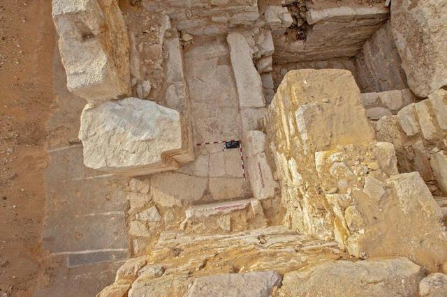 Ritrovata ad Abusir la tomba di una regina egizia della V dinastia: risale a 4500 anni fa