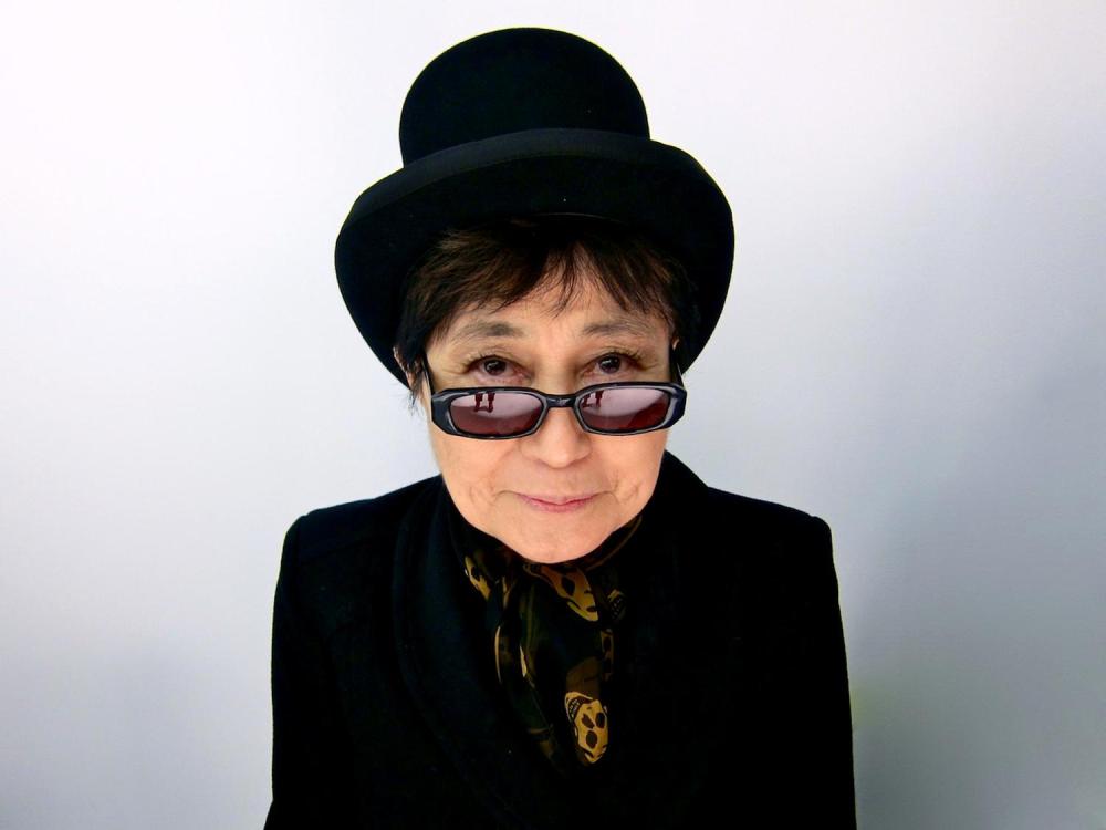 “Acorn”, seconda silloge poetica dell’artista giapponese Yoko Ono: esercizi surreali ed immagini giocose