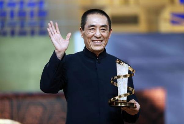 Il regista di “Lanterne Rosse”, Zhang Yimou è sotto inchiesta: ha 7 figli e vive in Cina